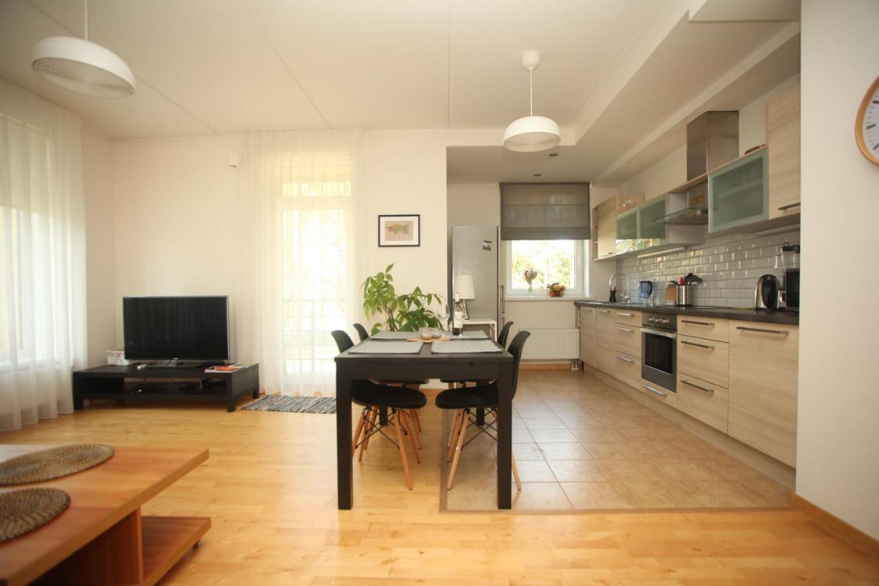 Cozy Home Apartment Kaivas, Free Parking, Self Check-In Riga Extérieur photo