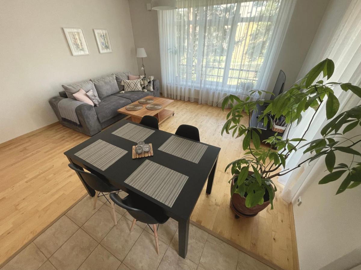 Cozy Home Apartment Kaivas, Free Parking, Self Check-In Riga Extérieur photo